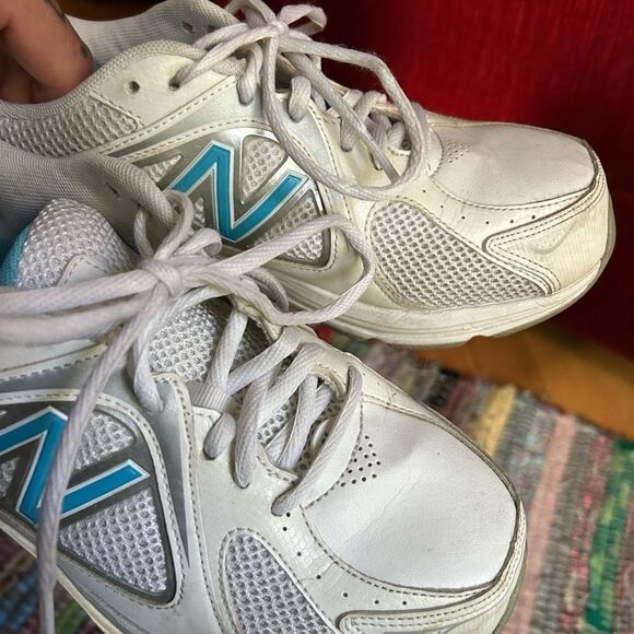 New Balance Women’s White and Blue Sneakers Size 8.5 - Picture 7 of 15